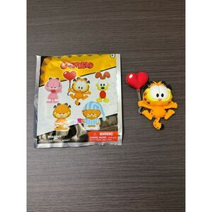 Garfield Character Blind Bag Magnet - Garfield with Heart Balloon